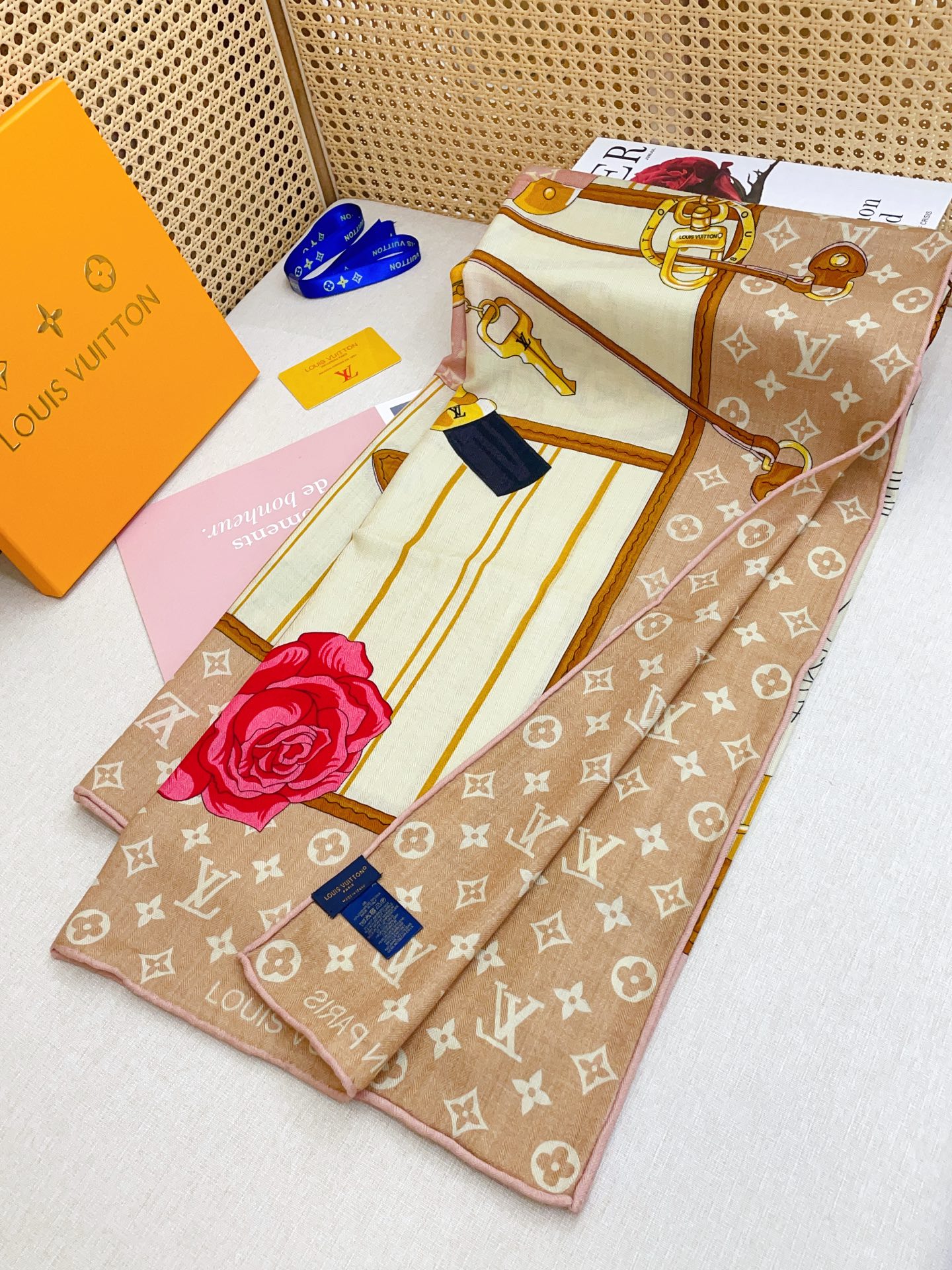 ✨✨【双面同色 丝毛款】L家羊绒新款 买了都说好看‼️推荐💕双面同色羊绒方巾‼️驴家ZG爆款🎁💟立体呈现