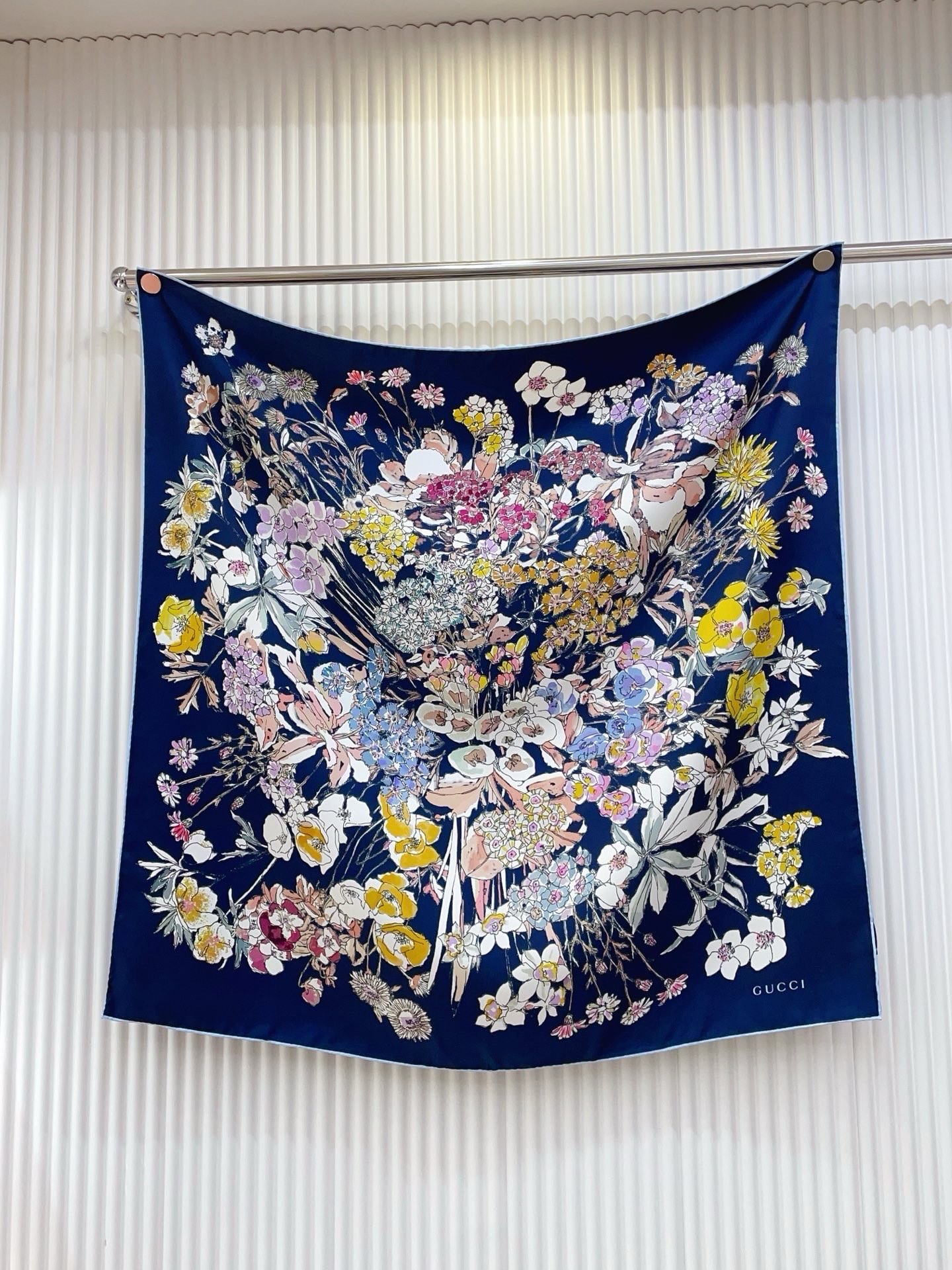 ✨✨【18姆米 双面同色】G家真丝新款🆕👏👏买了都说好看‼️推荐💕真丝方巾，顶级工艺超值‼️专柜爆款🎁💟