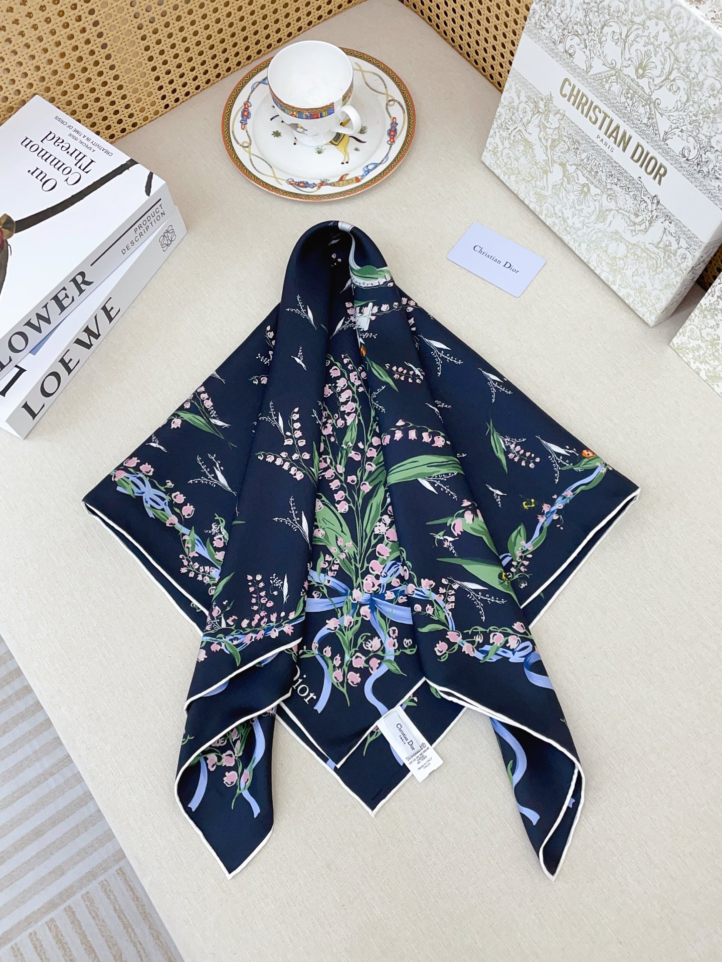 ✨✨【18姆米 双面同色】高级感爆棚❗️CD高级时髦风‼️配色非常考究，图案匠心，上身简直美得太惊艳了❤