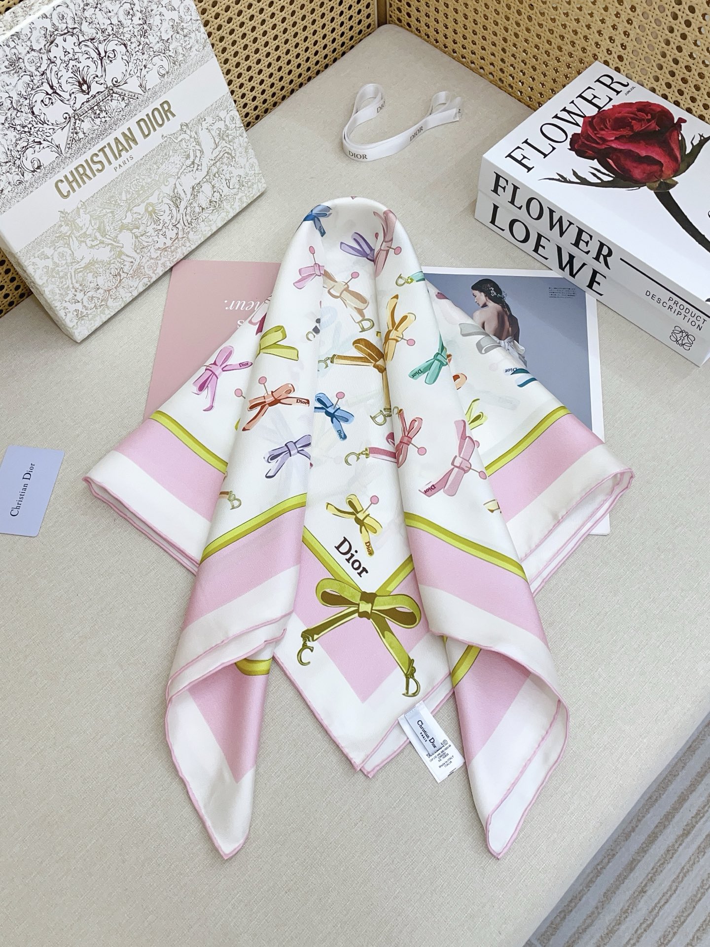 ✨✨【18姆米 双面同色】高级感爆棚❗️CD高级时髦风‼️配色非常考究，图案匠心，上身简直美得太惊艳了❤