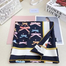 ✨✨【18姆米 双面同色】高级感爆棚❗️CD高级时髦风‼️配色非常考究,图案匠心,上身简直美得太惊艳了❤ ✨✨【18姆米 双面同色】高级感爆棚❗️CD高级时髦风‼️配色非常考究,图案匠心,上身简直美得太惊艳了❤
