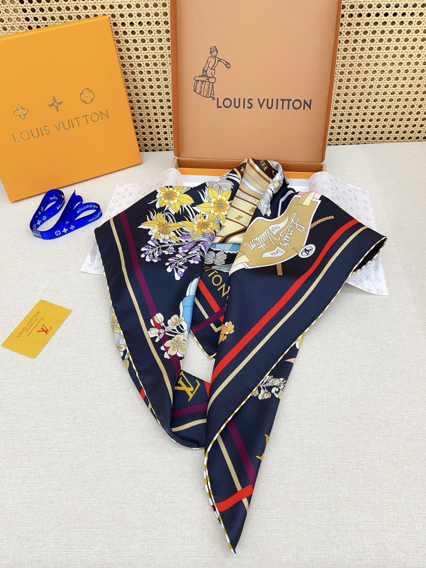 ✨✨【18姆米 双面同色】新款小香‼️美翻了[流泪]最新御用殿堂级极品‼️经典元素图案设计风格❗️美丽至