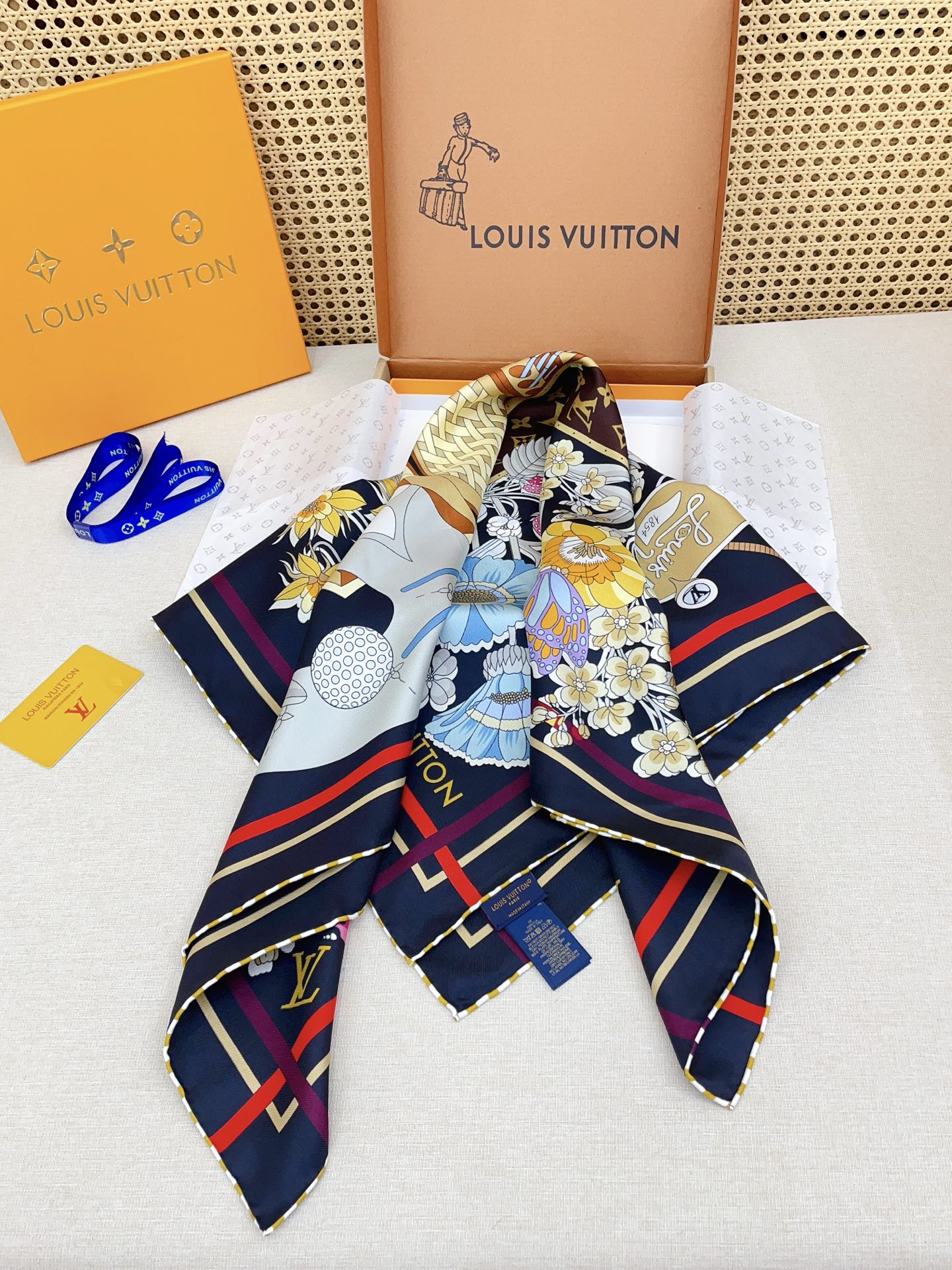 ✨✨【18姆米 双面同色】新款小香‼️美翻了[流泪]最新御用殿堂级极品‼️经典元素图案设计风格❗️美丽至