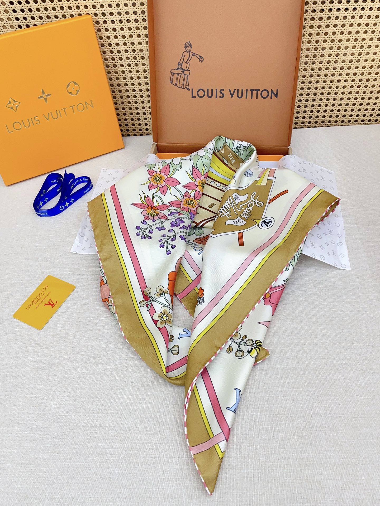 ✨✨【18姆米 双面同色】新款小香‼️美翻了[流泪]最新御用殿堂级极品‼️经典元素图案设计风格❗️美丽至