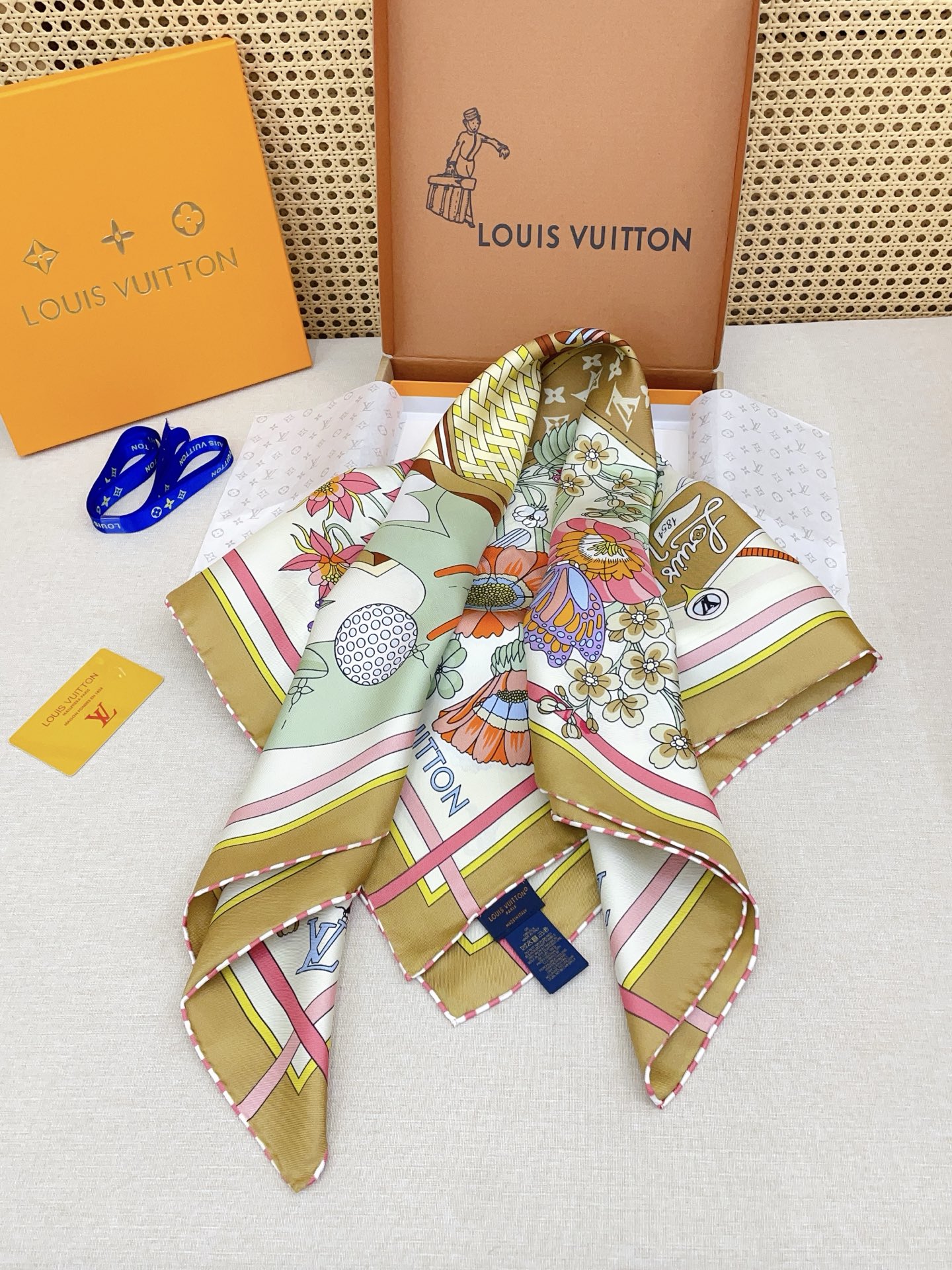 ✨✨【18姆米 双面同色】新款小香‼️美翻了[流泪]最新御用殿堂级极品‼️经典元素图案设计风格❗️美丽至