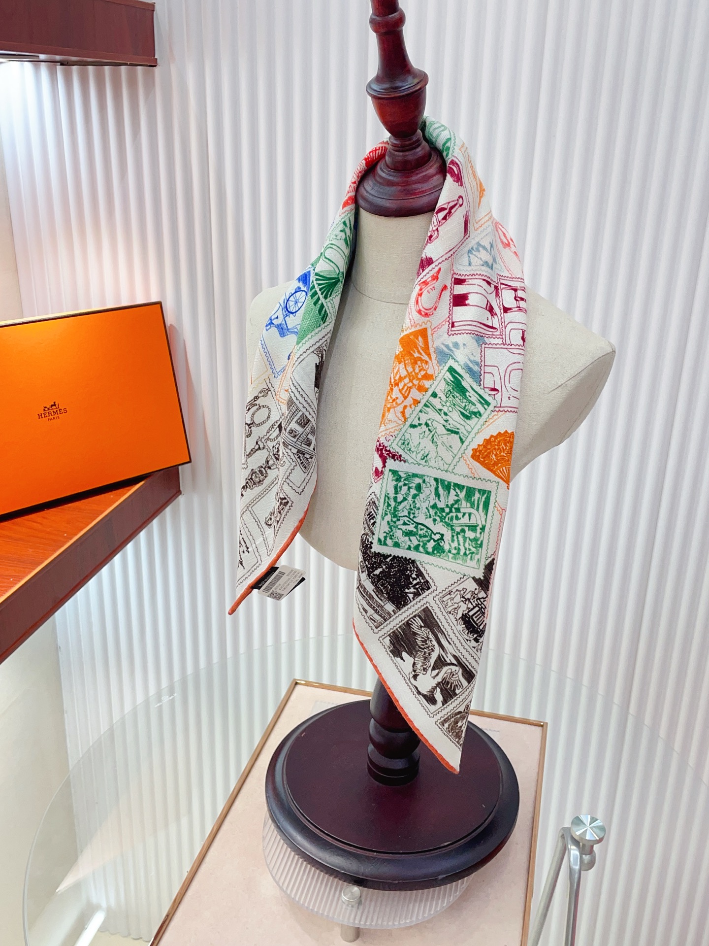 ✨✨【丝毛款 双面同色】新品 H家【福宝集邮者】秋冬丝毛款 随意切换造型 ,小巧又不失优雅的款式 60*