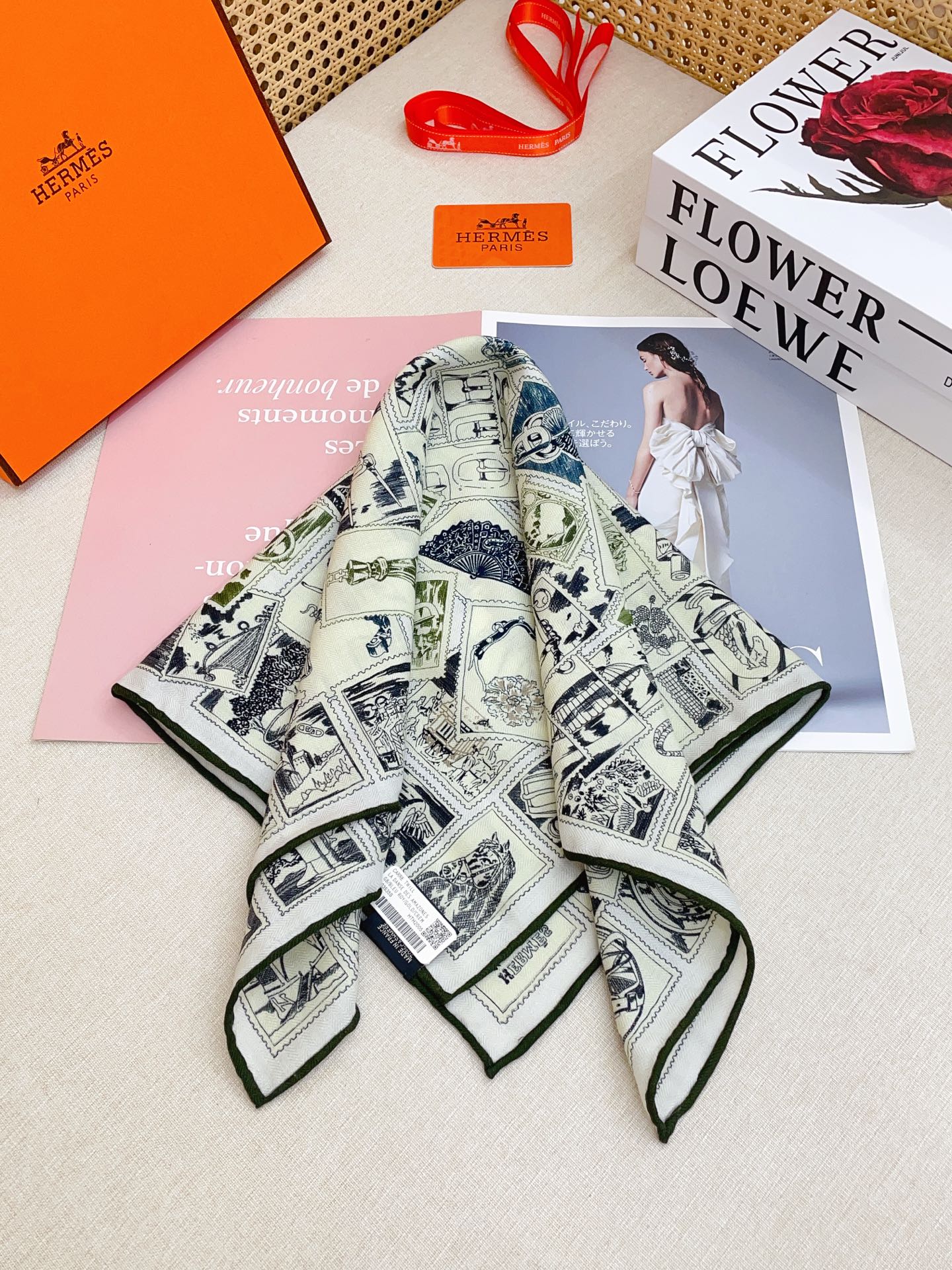 ✨✨【丝毛款 双面同色】新品 H家【福宝集邮者】秋冬丝毛款 随意切换造型 ,小巧又不失优雅的款式 60*