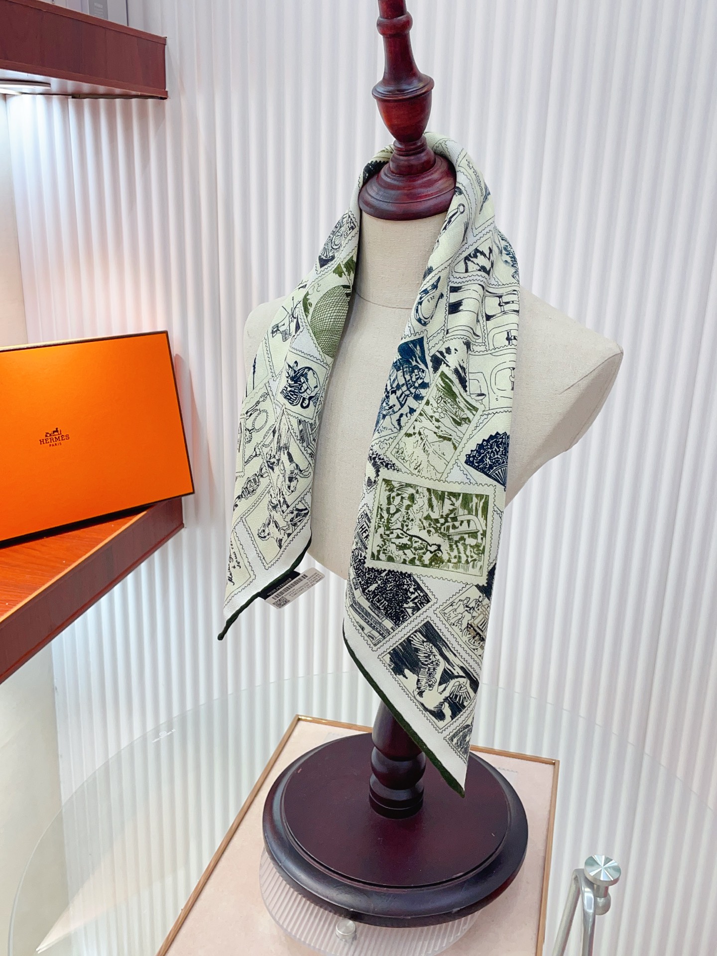 ✨✨【丝毛款 双面同色】新品 H家【福宝集邮者】秋冬丝毛款 随意切换造型 ,小巧又不失优雅的款式 60*