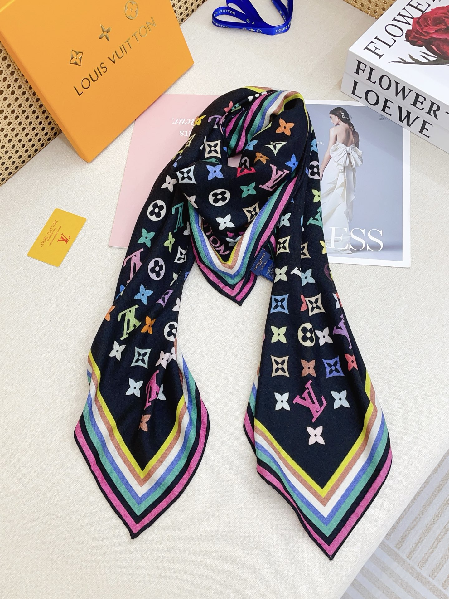 ✨✨【双面同色 丝毛款】L家羊绒新款 买了都说好看‼️推荐💕双面同色羊绒方巾‼️驴家ZG爆款🎁💟立体呈现