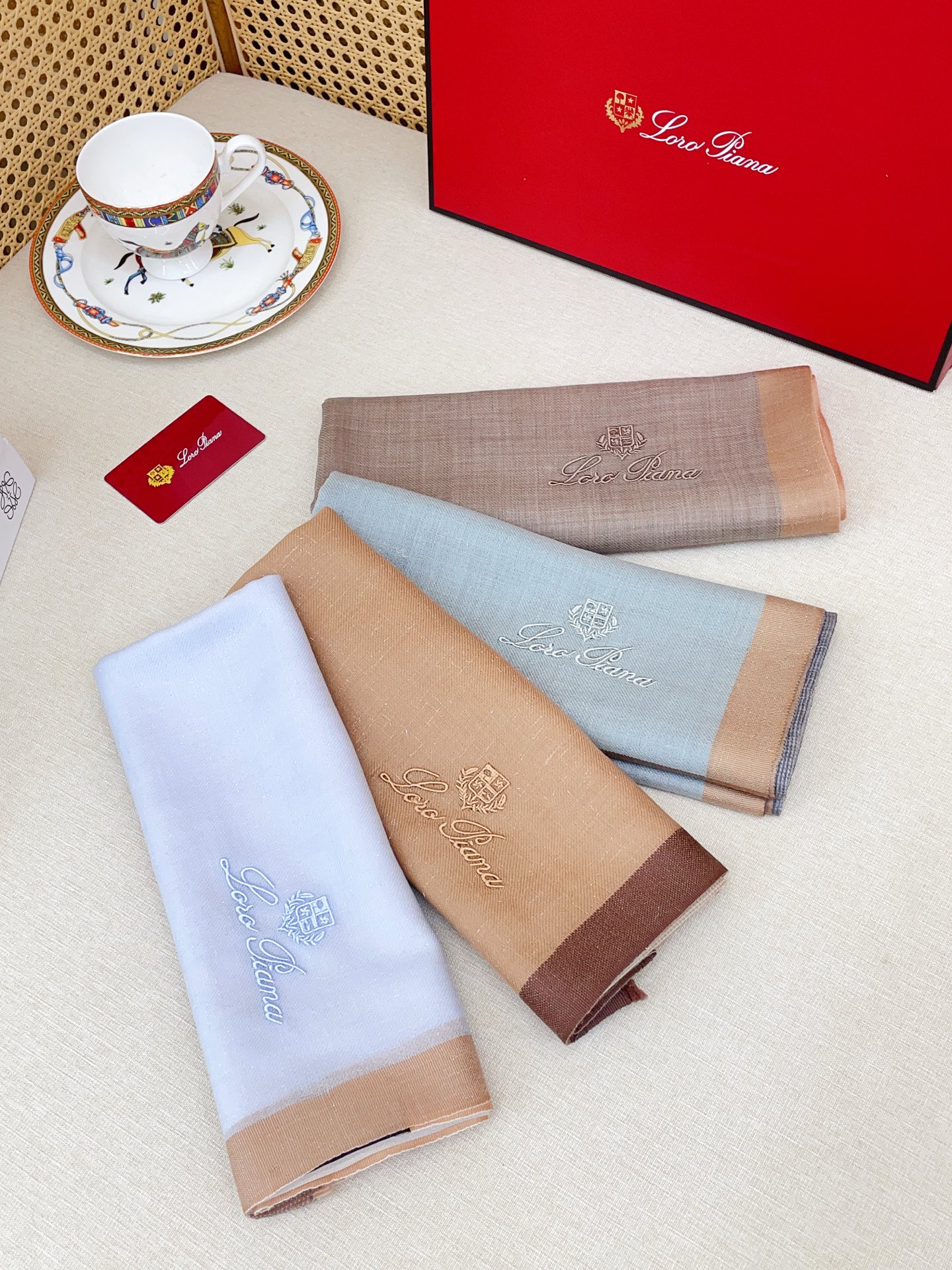 ✨✨【羊绒款 110尺寸 】新品 LP家秋冬羊绒款 随意切换造型 ,小巧又不失优雅的款式 110*110