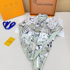 ✨✨【18姆米 双面同色】上身效果疯狂的喜欢❗️专柜也是刚刚上架的,L*最最新款~非常有看头,L的这类元素一直是高级女人 ✨✨【18姆米 双面同色】上身效果疯狂的喜欢❗️专柜也是刚刚上架的,L*最最新款~非常有看头,L的这类元素一直是高级女人