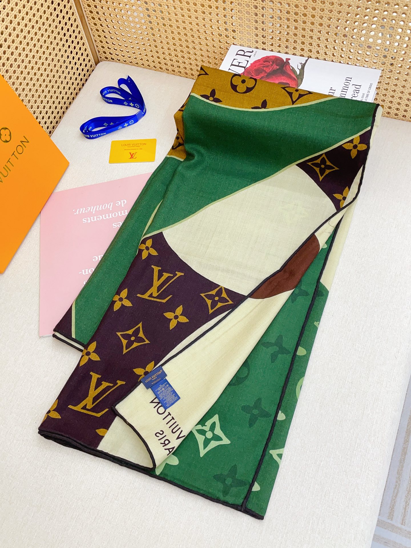✨✨【双面同色 丝毛款】L家羊绒新款 买了都说好看‼️推荐💕双面同色羊绒方巾‼️驴家ZG爆款🎁💟立体呈现图案纹路实物档次