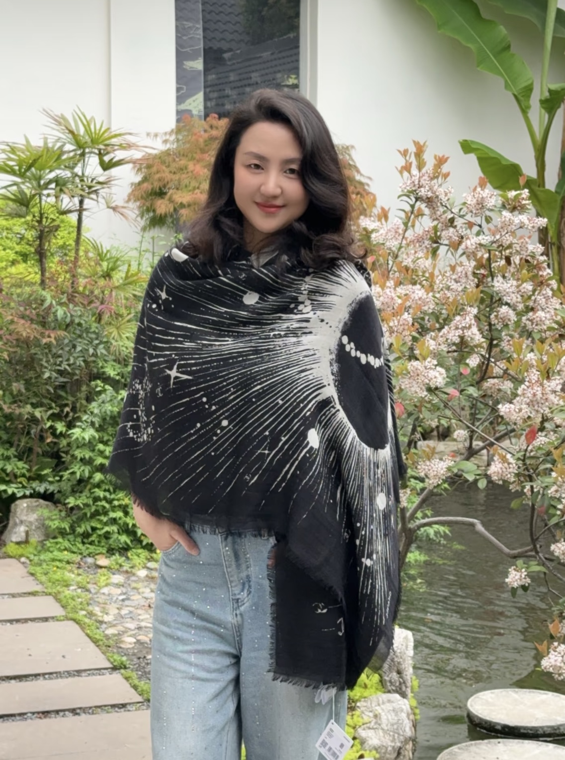 ✨✨上新 小香最新款[得意]真心赞👍【羊绒长巾】😘💍实物真心美 🎀披肩配以印花💓💃🏻无论设计喷绘都是非常