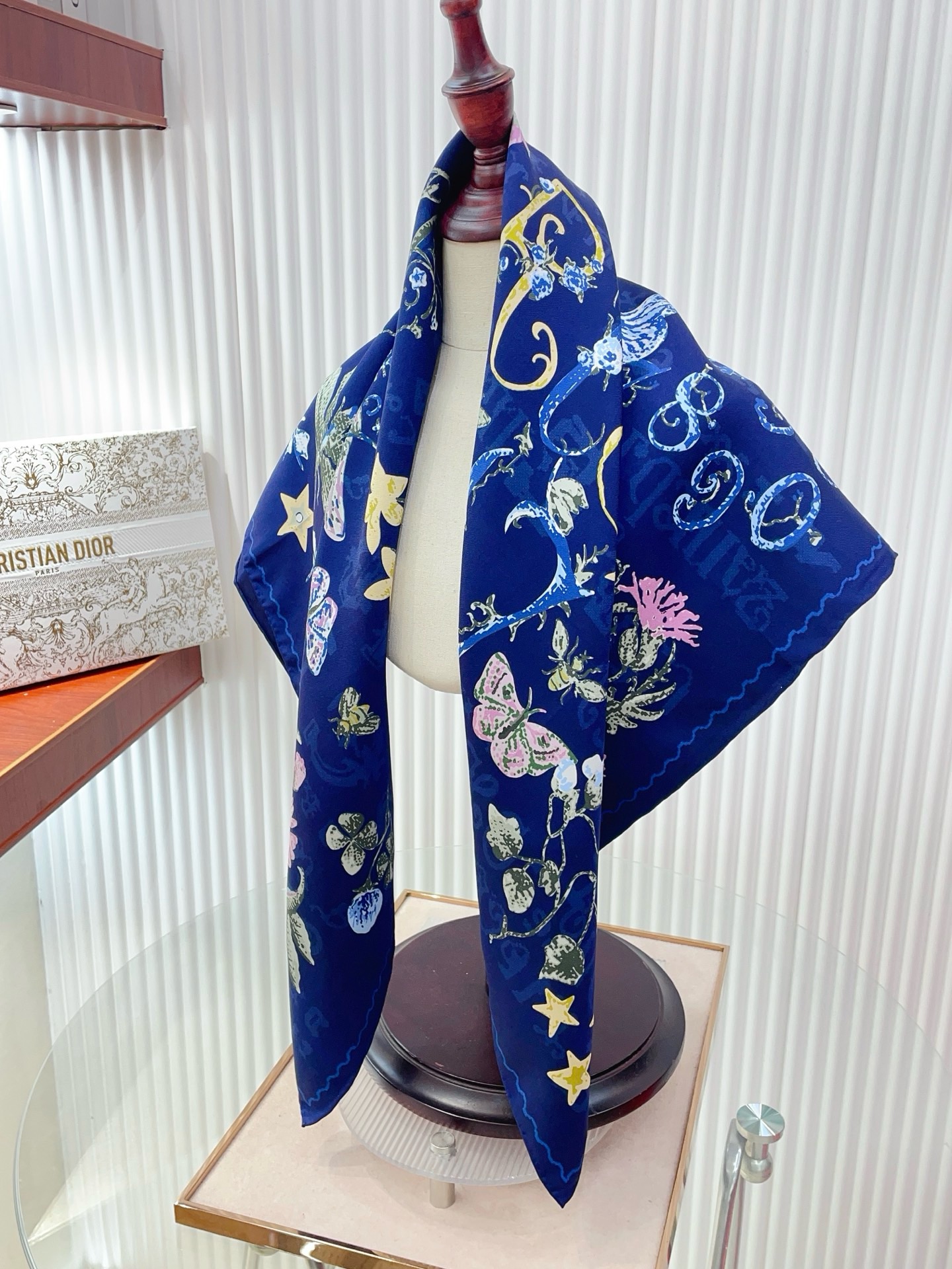 ✨✨【18姆米 双面同色】高级感爆棚❗️CD高级时髦风‼️配色非常考究，图案匠心，上身简直美得太惊艳了❤