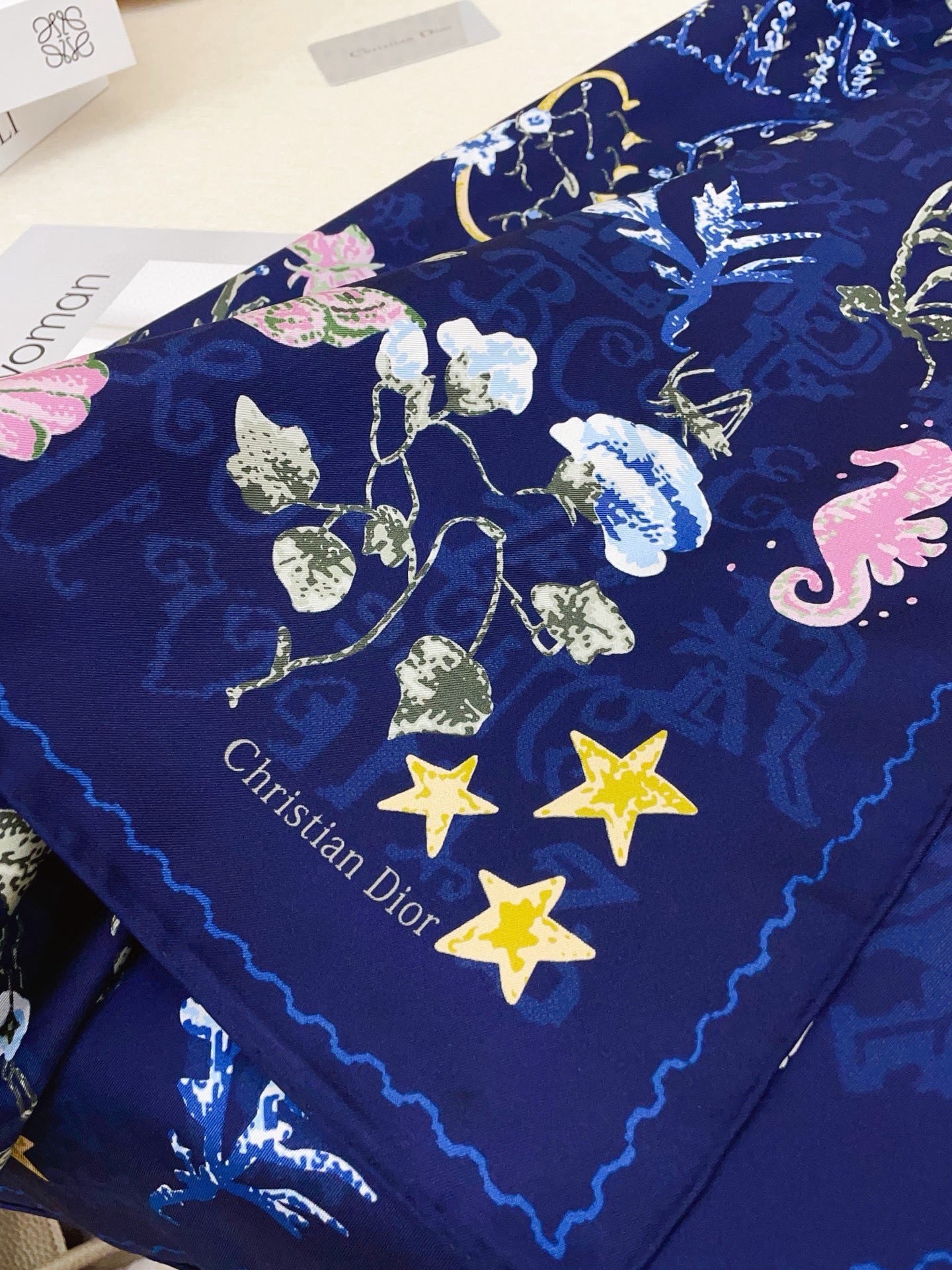 ✨✨【18姆米 双面同色】高级感爆棚❗️CD高级时髦风‼️配色非常考究，图案匠心，上身简直美得太惊艳了❤