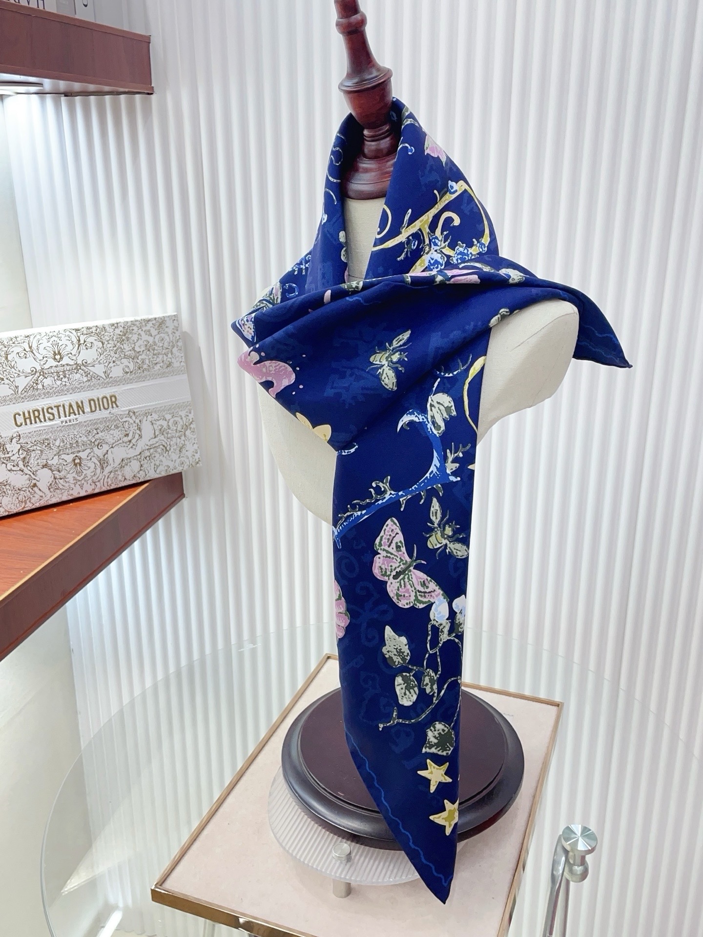 ✨✨【18姆米 双面同色】高级感爆棚❗️CD高级时髦风‼️配色非常考究，图案匠心，上身简直美得太惊艳了❤