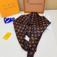 ✨✨【18姆米 双面同色】上身效果疯狂的喜欢❗️专柜也是刚刚上架的,L*最最新款~非常有看头,L的这类元 ✨✨【18姆米 双面同色】上身效果疯狂的喜欢❗️专柜也是刚刚上架的,L*最最新款~非常有看头,L的这类元
