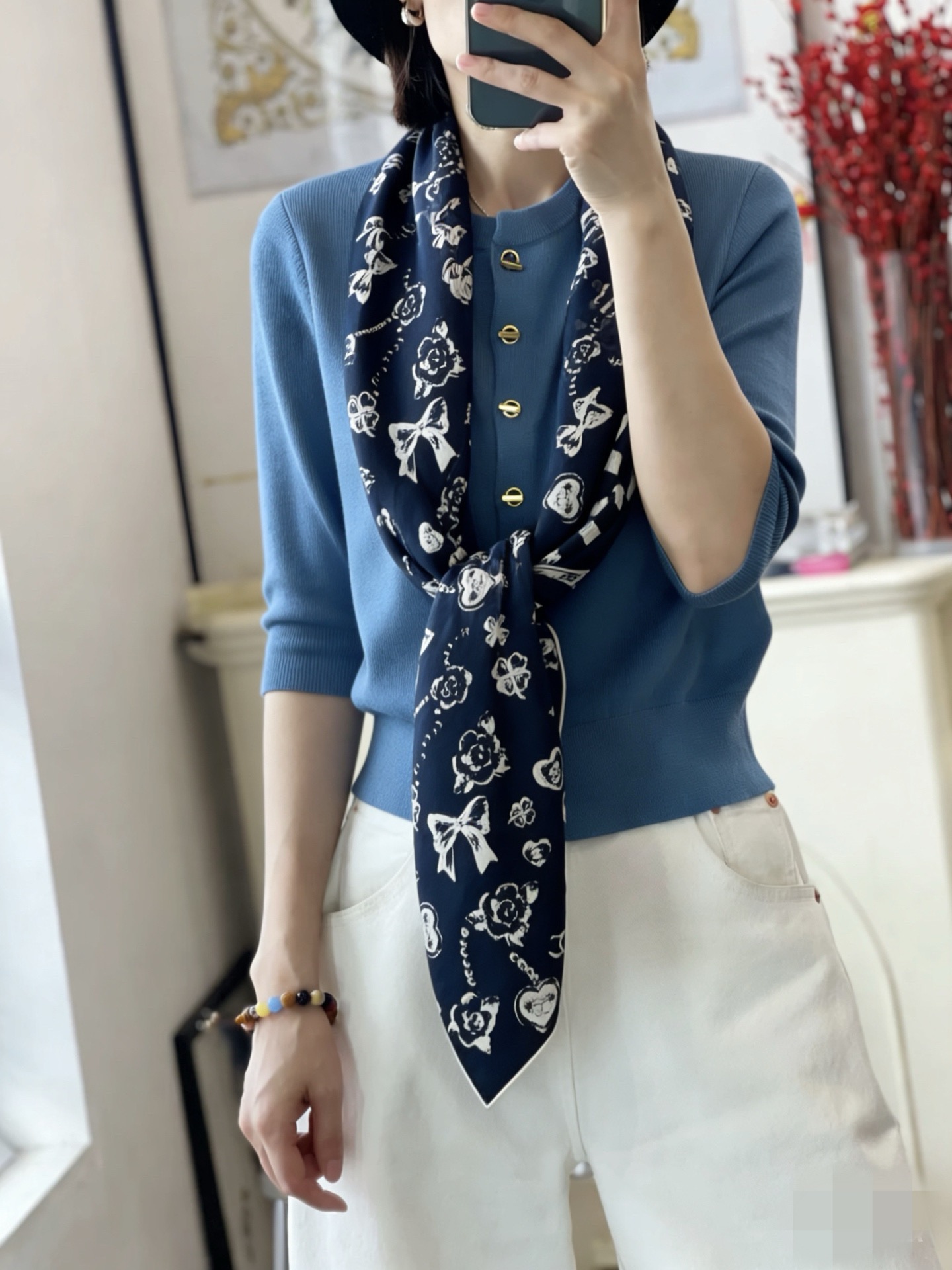 ✨✨【双面同色 丝毛款】小香 羊绒方巾‼️抢‼️VIP推荐 ‼️👍下手一定要快【高端 大爱 ‼️纯羊绒 婴儿触感舒服到飞