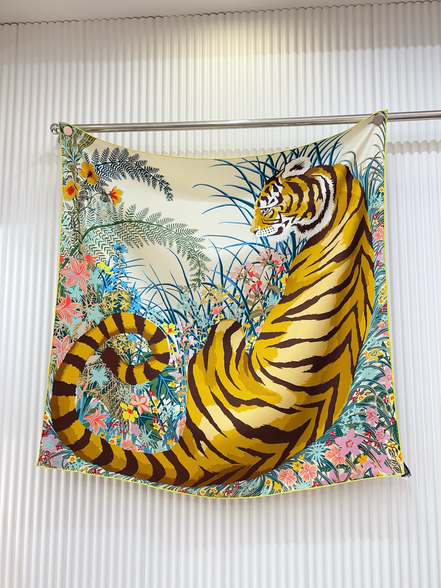 ✨✨【18姆米 双面同色】H**S真丝新款🆕👏👏买了都说好看‼️推荐💕【虎虎🐯生威 90】真丝方巾，顶级工艺超值‼️专柜