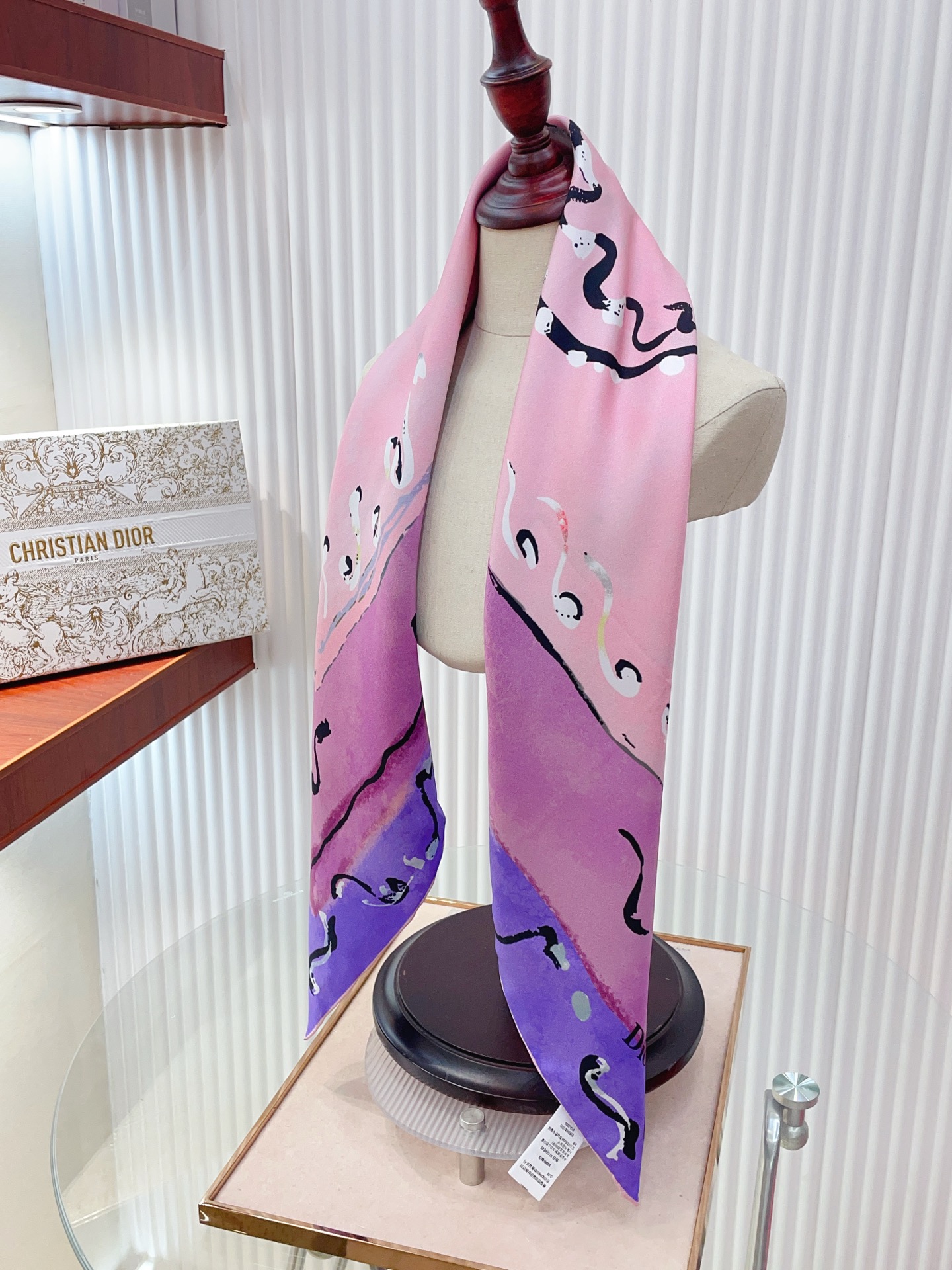 🆕 ✨✨【18姆米 双面同色】高级感爆棚❗️CD高级时髦风‼️配色非常考究，图案匠心，上身简直美得太惊艳了❤️融入日常的