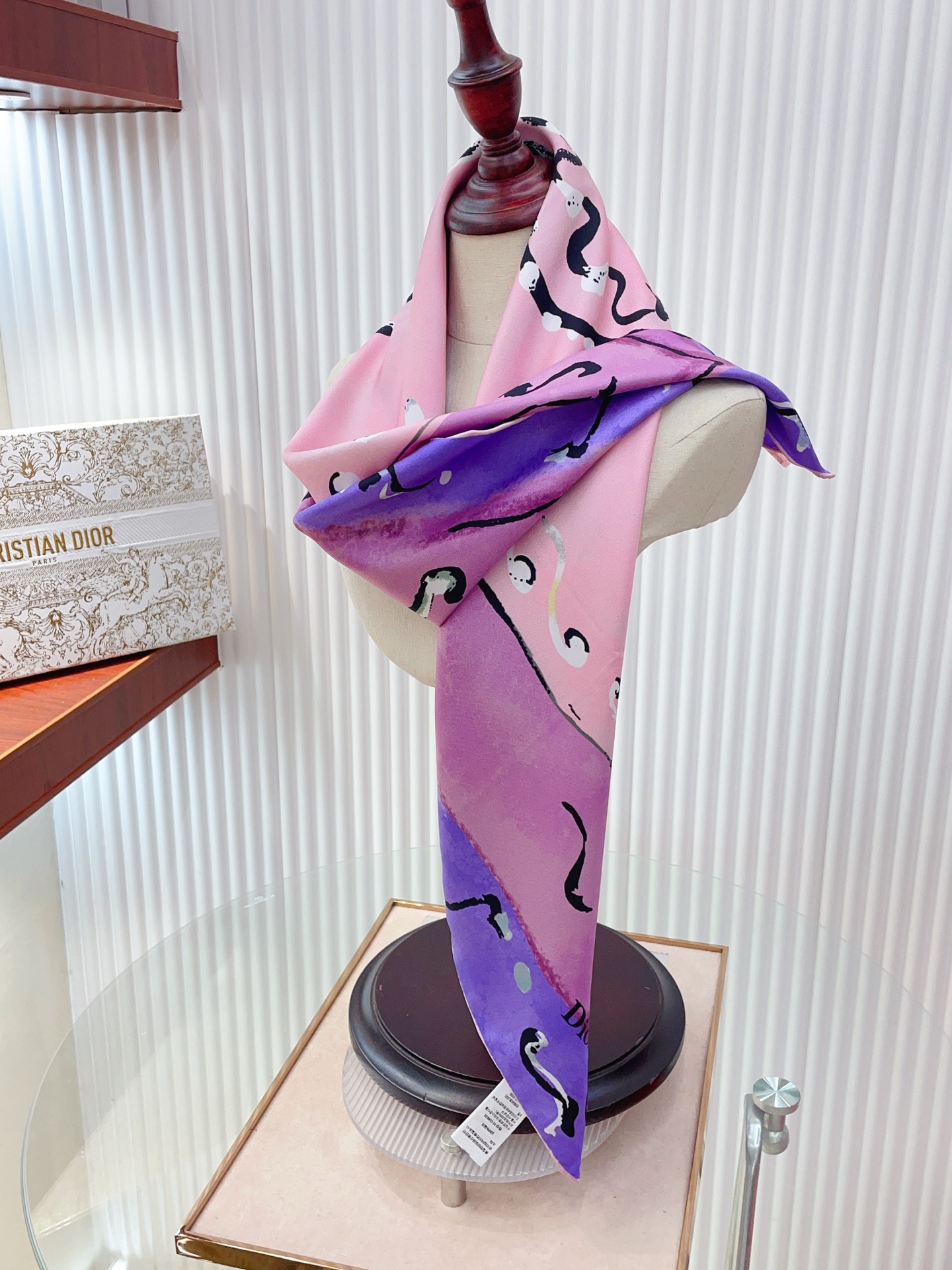🆕 ✨✨【18姆米 双面同色】高级感爆棚❗️CD高级时髦风‼️配色非常考究，图案匠心，上身简直美得太惊艳了❤️融入日常的
