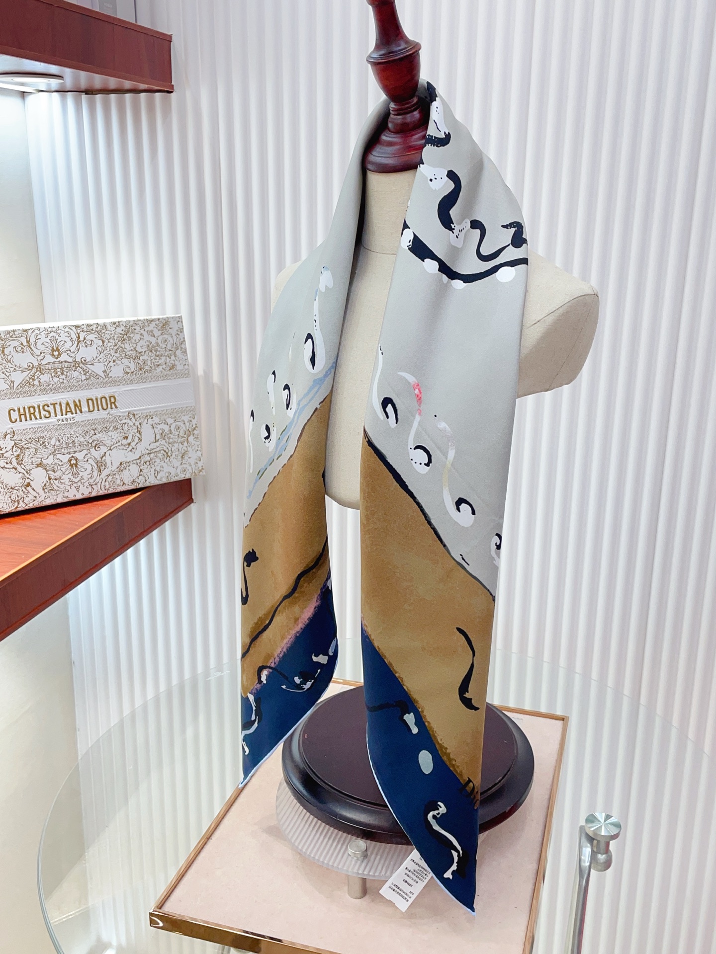 🆕 ✨✨【18姆米 双面同色】高级感爆棚❗️CD高级时髦风‼️配色非常考究，图案匠心，上身简直美得太惊艳了❤️融入日常的