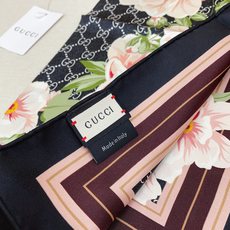 ✨✨【18姆米 双面同色】G家真丝新款🆕👏👏买了都说好看‼️推荐💕真丝方巾,顶级工艺超值‼️专柜爆款🎁💟立体呈现图案纹路 ✨✨【18姆米 双面同色】G家真丝新款🆕👏👏买了都说好看‼️推荐💕真丝方巾,顶级工艺超值‼️专柜爆款🎁💟立体呈现图案纹路