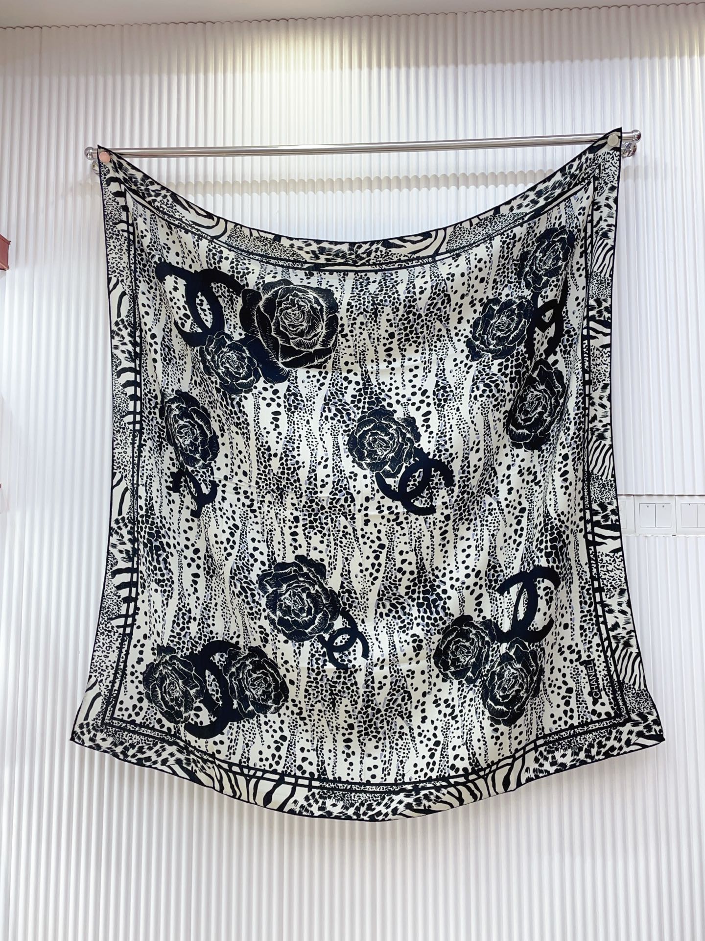 ✨✨【双面同色 丝毛款】小香 羊绒方巾‼️抢‼️VIP推荐 ‼️👍下手一定要快【高端 大爱 ‼️纯羊绒 婴儿触感舒服到飞