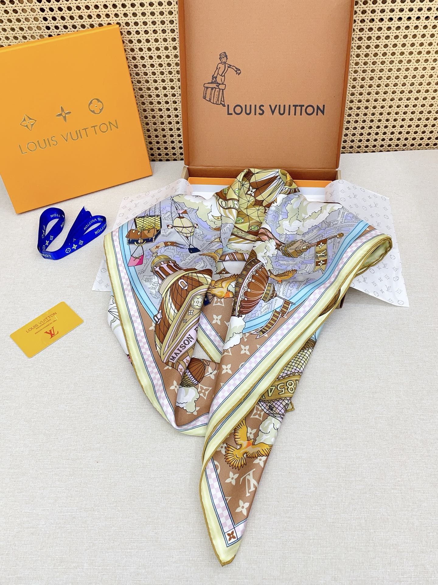 ✨✨【18姆米 双面同色】新款小香‼️美翻了[流泪]最新御用殿堂级极品‼️经典元素图案设计风格❗️美丽至极 真的 上身极