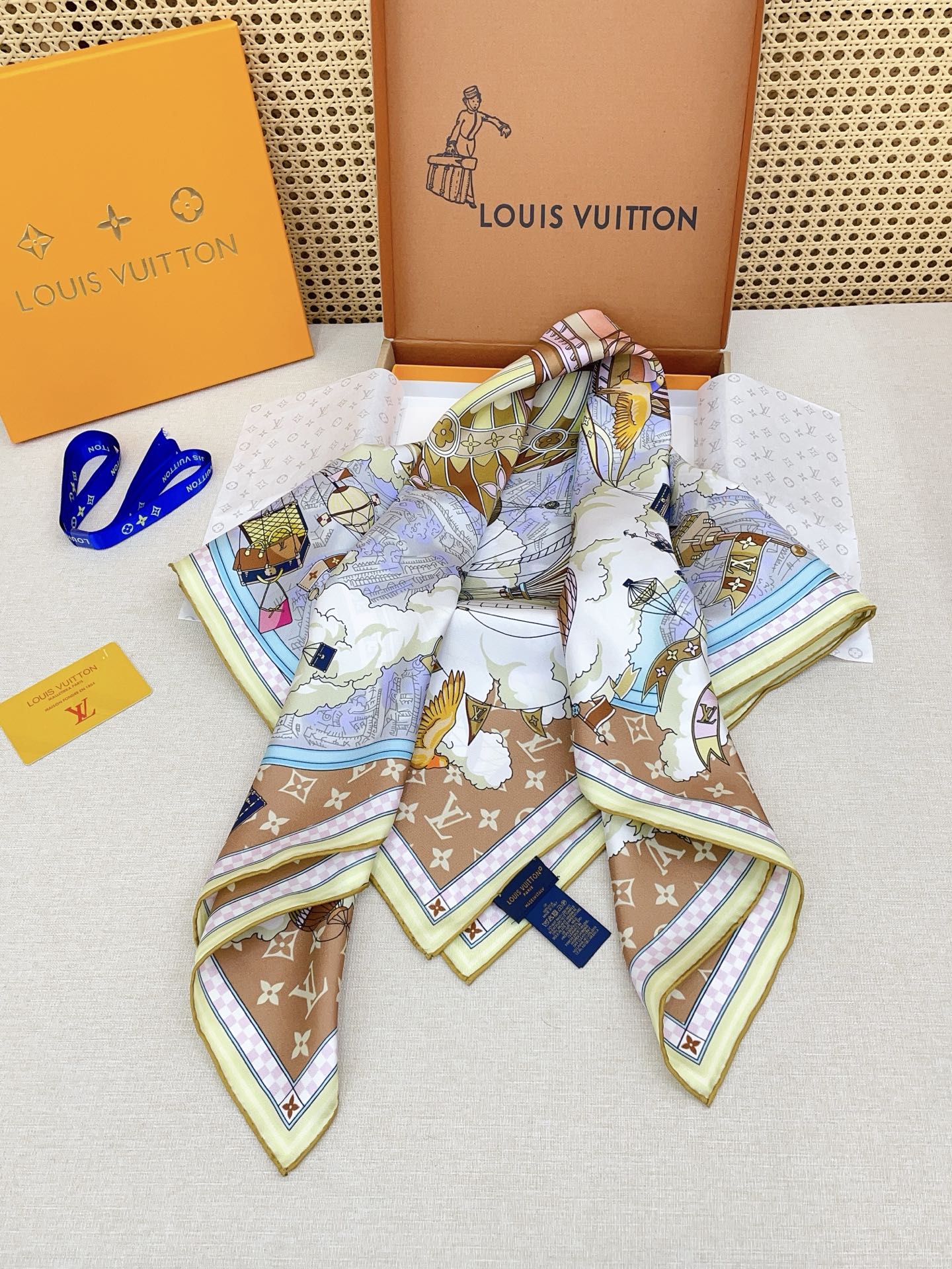 ✨✨【18姆米 双面同色】新款小香‼️美翻了[流泪]最新御用殿堂级极品‼️经典元素图案设计风格❗️美丽至极 真的 上身极