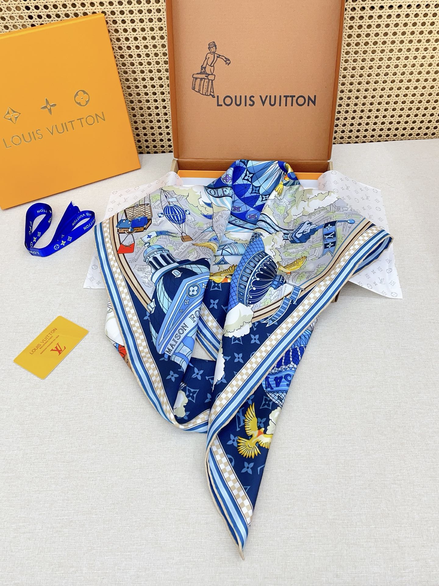 ✨✨【18姆米 双面同色】新款小香‼️美翻了[流泪]最新御用殿堂级极品‼️经典元素图案设计风格❗️美丽至极 真的 上身极