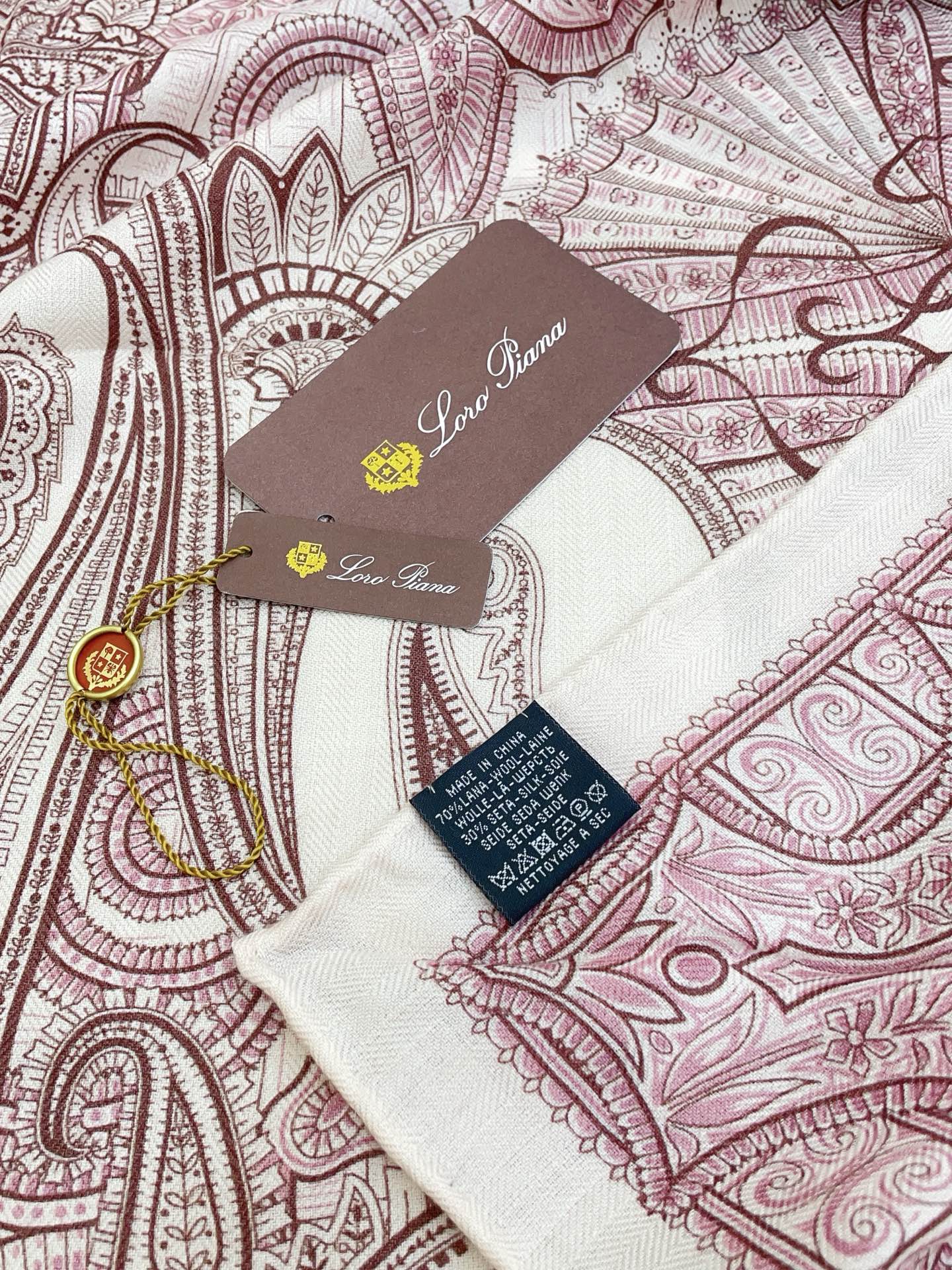 ✨✨【加厚丝毛款 双面同色】上新💏顶级LP家专柜最新款【腰果花 大三角巾】多功能三角巾 🎀🎀，色彩明丽，格调高雅而随性，