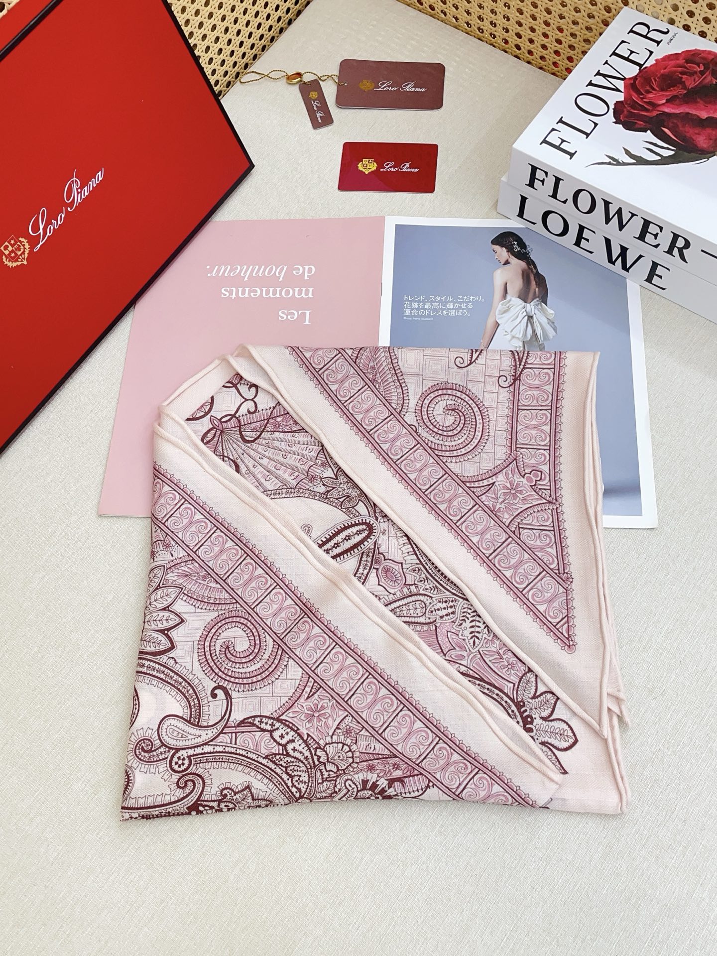 ✨✨【加厚丝毛款 双面同色】上新💏顶级LP家专柜最新款【腰果花 大三角巾】多功能三角巾 🎀🎀，色彩明丽，格调高雅而随性，