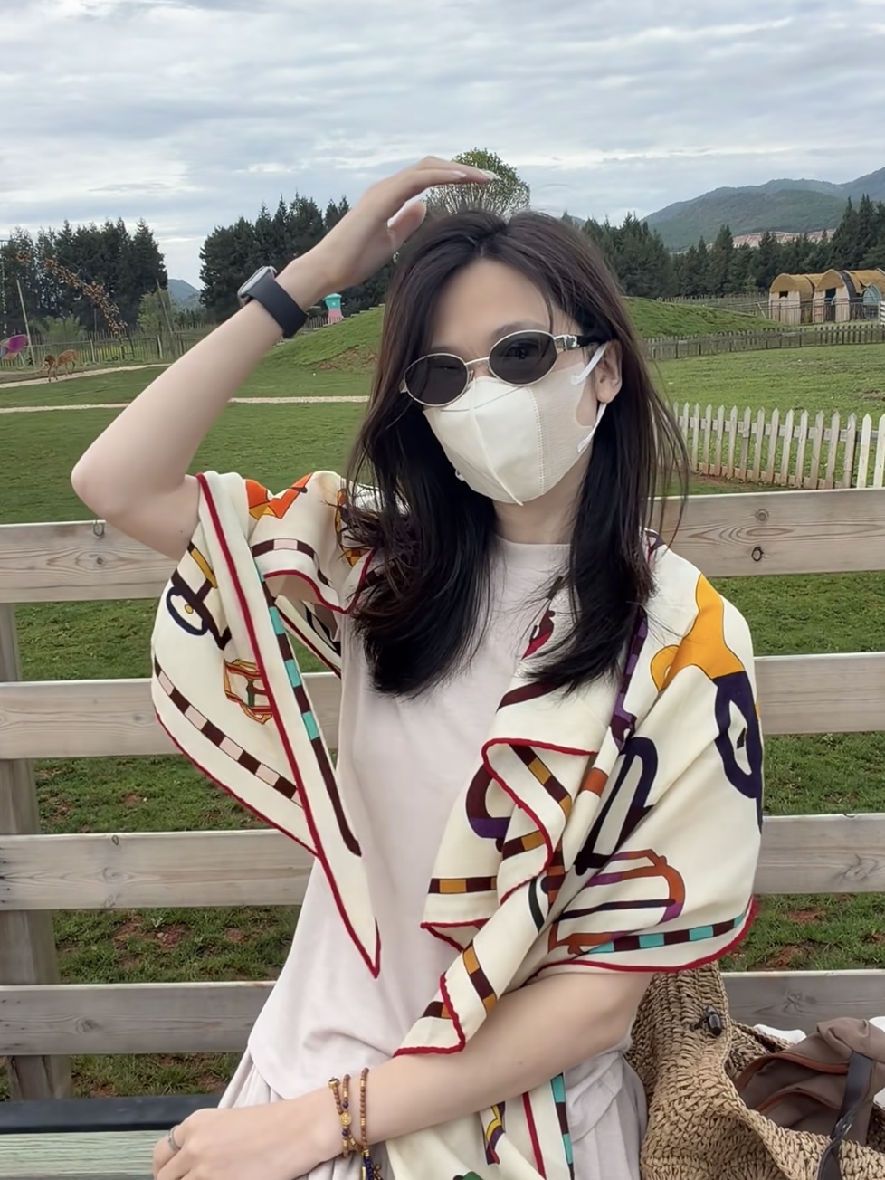 🆕 ✨✨【加厚丝毛款 双面同色】上新💏顶级H家专柜最新款【马术版摩登环扣🔗 大三角巾】多功能三角巾 🎀🎀，色彩明丽，格调