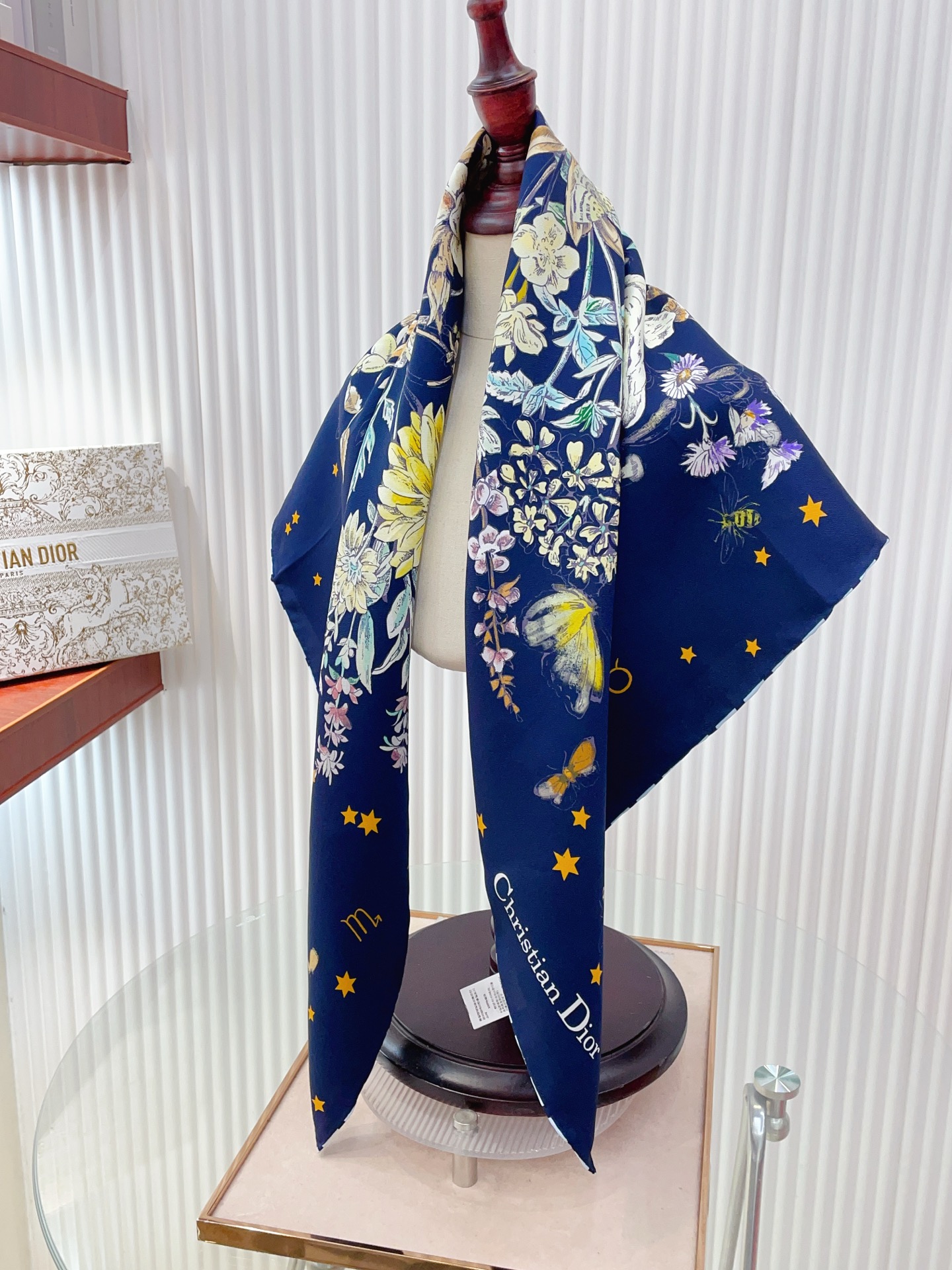 🆕 ✨✨【18姆米 双面同色】高级感爆棚❗️CD【星空🌌花园 90】高级时髦风‼️配色非常考究,图案匠心,上身简直美得太 🆕 ✨✨【18姆米 双面同色】高级感爆棚❗️CD【星空🌌花园 90】高级时髦风‼️配色非常考究,图案匠心,上身简直美得太