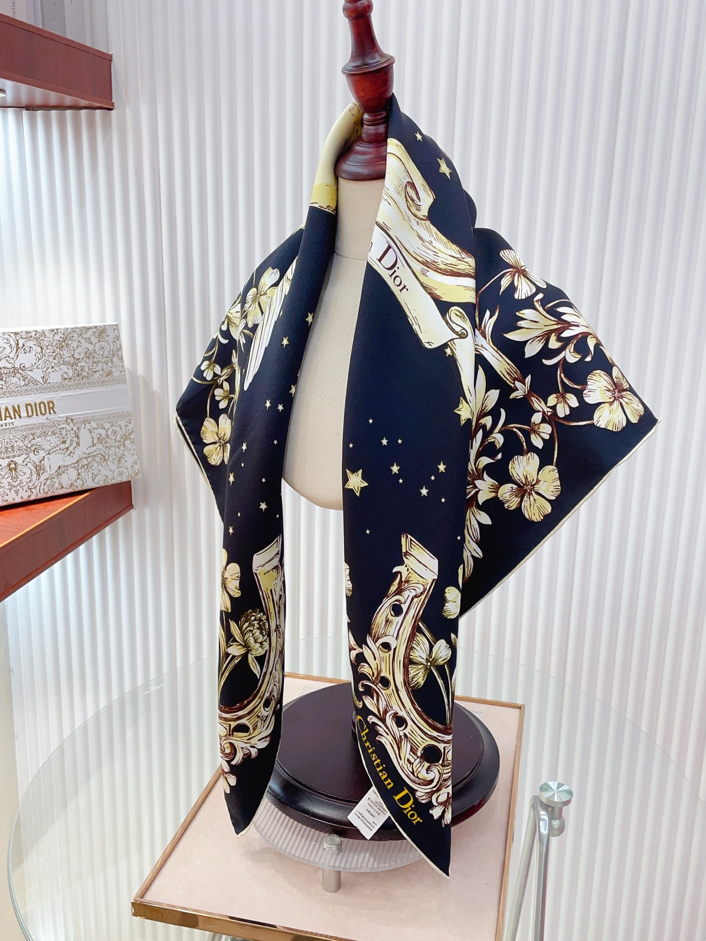 🆕 ✨✨【18姆米 双面同色】高级感爆棚❗️CD【星空🌌飞马 90】高级时髦风‼️配色非常考究,图案匠心,上身简直美得太 🆕 ✨✨【18姆米 双面同色】高级感爆棚❗️CD【星空🌌飞马 90】高级时髦风‼️配色非常考究,图案匠心,上身简直美得太