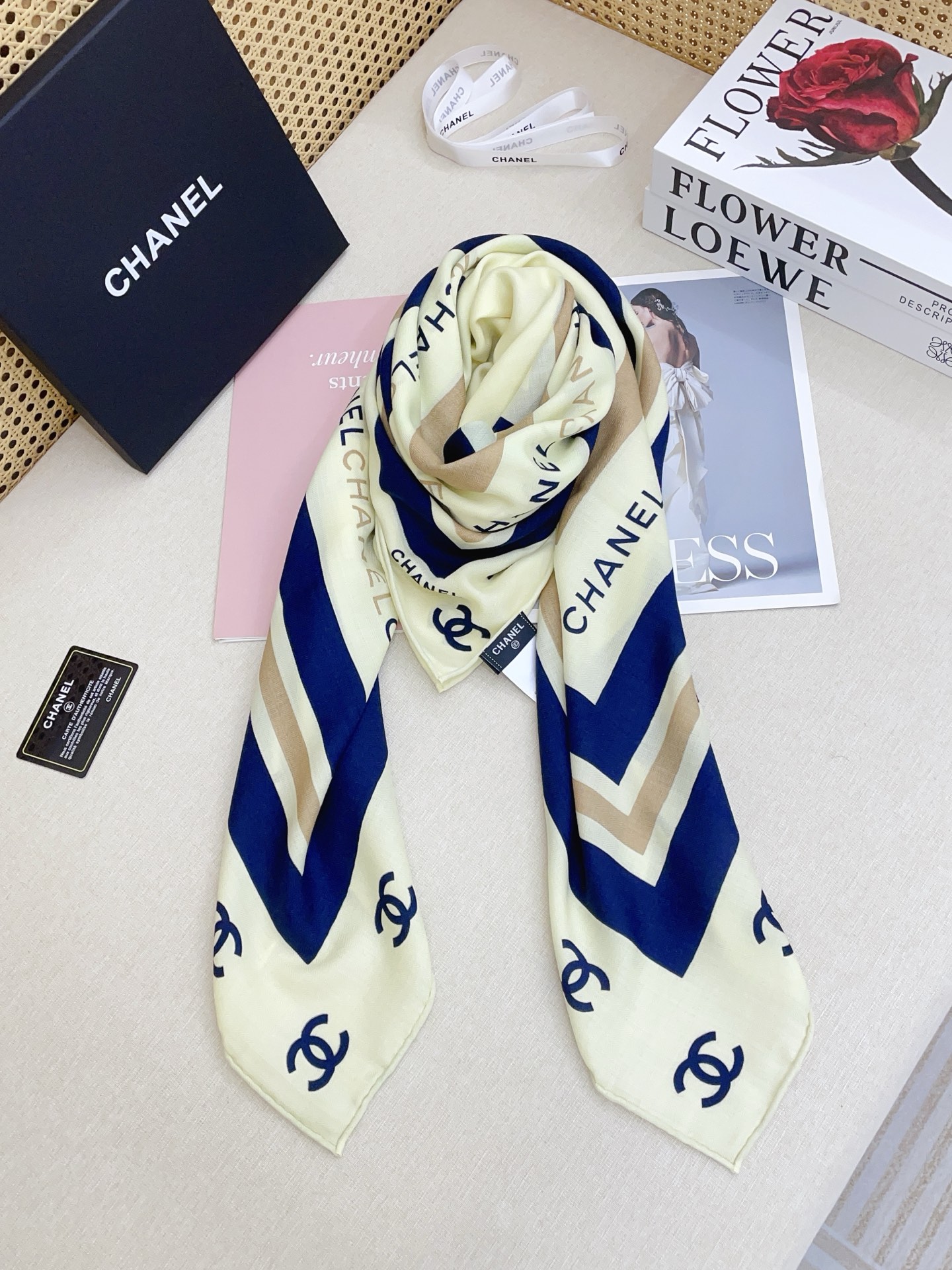🆕 ✨✨【双面同色 丝毛款】小香 羊绒方巾‼️抢‼️VI🆕 P推荐 ‼️👍下手一定要快【高端 大爱 ‼️纯羊绒 婴儿触感