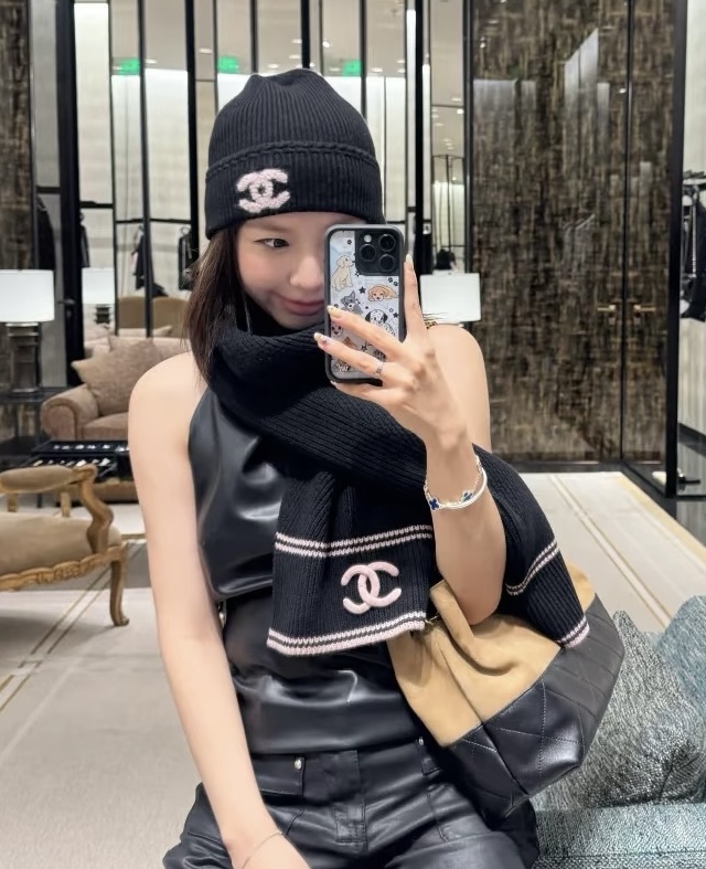 🆕 ✨✨【▪小香难得一见的针织单品,温柔配色,超级迷恋❗️气质低调恬静又不失优雅❗️】重点推荐❗️一秒心动啊!!!高级, 🆕 ✨✨【▪小香难得一见的针织单品,温柔配色,超级迷恋❗️气质低调恬静又不失优雅❗️】重点推荐❗️一秒心动啊!!!高级,