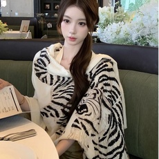 🆕 ✨✨同步上架 小红书同款 家买了都说好看【双豹子🐆羊绒长巾】‼️推荐💕顶级工艺超值‼️专柜爆款🎁🎁羊绒长巾💟豹纹呈现 🆕 ✨✨同步上架 小红书同款 家买了都说好看【双豹子🐆羊绒长巾】‼️推荐💕顶级工艺超值‼️专柜爆款🎁🎁羊绒长巾💟豹纹呈现