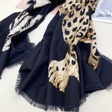 🆕 ✨✨同步上架 小红书同款 家买了都说好看【双豹子🐆羊绒长巾】‼️推荐💕顶级工艺超值‼️专柜爆款🎁🎁羊绒长巾💟豹纹呈现 🆕 ✨✨同步上架 小红书同款 家买了都说好看【双豹子🐆羊绒长巾】‼️推荐💕顶级工艺超值‼️专柜爆款🎁🎁羊绒长巾💟豹纹呈现