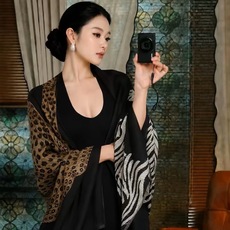 🆕 ✨✨同步上架 小红书同款 家买了都说好看【双豹子🐆羊绒长巾】‼️推荐💕顶级工艺超值‼️专柜爆款🎁🎁羊绒长巾💟豹纹呈现 🆕 ✨✨同步上架 小红书同款 家买了都说好看【双豹子🐆羊绒长巾】‼️推荐💕顶级工艺超值‼️专柜爆款🎁🎁羊绒长巾💟豹纹呈现