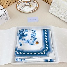 ✨✨【18姆米 双面同色】高级感爆棚❗️CD高级时髦风‼️配色非常考究,图案匠心,上身简直美得太惊艳了❤️融入日常的单品 ✨✨【18姆米 双面同色】高级感爆棚❗️CD高级时髦风‼️配色非常考究,图案匠心,上身简直美得太惊艳了❤️融入日常的单品
