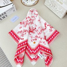 ✨✨【18姆米 双面同色】高级感爆棚❗️CD高级时髦风‼️配色非常考究,图案匠心,上身简直美得太惊艳了❤️融入日常的单品 ✨✨【18姆米 双面同色】高级感爆棚❗️CD高级时髦风‼️配色非常考究,图案匠心,上身简直美得太惊艳了❤️融入日常的单品