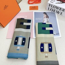 ✨✨【双面同色 丝毛款】H家羊绒新款 买了都说好看‼️推荐💕【循迹逐影 140】羊绒方巾‼️H家ZG爆款🎁💟立体呈现图案 ✨✨【双面同色 丝毛款】H家羊绒新款 买了都说好看‼️推荐💕【循迹逐影 140】羊绒方巾‼️H家ZG爆款🎁💟立体呈现图案