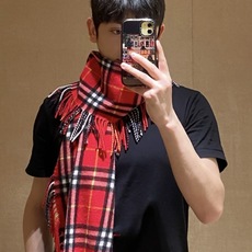 ✨✨高品质【B家蜈蚣巾】金靖同款新品到货!采用内蒙古顶级羊绒毛,最新款男女通用情侣款👫重磅推荐💥 经典的格子,永不过时🔥 ✨✨高品质【B家蜈蚣巾】金靖同款新品到货!采用内蒙古顶级羊绒毛,最新款男女通用情侣款👫重磅推荐💥 经典的格子,永不过时🔥