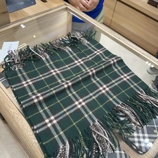 ✨✨高品质【B家蜈蚣巾】金靖同款新品到货!采用内蒙古顶级羊绒毛,最新款男女通用情侣款👫重磅推荐💥 经典的格子,永不过时🔥 ✨✨高品质【B家蜈蚣巾】金靖同款新品到货!采用内蒙古顶级羊绒毛,最新款男女通用情侣款👫重磅推荐💥 经典的格子,永不过时🔥