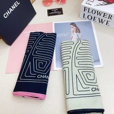 ✨✨【双面同色 丝毛款】小香 羊绒方巾‼️抢‼️VIP推荐 ‼️👍下手一定要快【高端 大爱 ‼️纯羊绒 婴儿触感舒服到飞 ✨✨【双面同色 丝毛款】小香 羊绒方巾‼️抢‼️VIP推荐 ‼️👍下手一定要快【高端 大爱 ‼️纯羊绒 婴儿触感舒服到飞