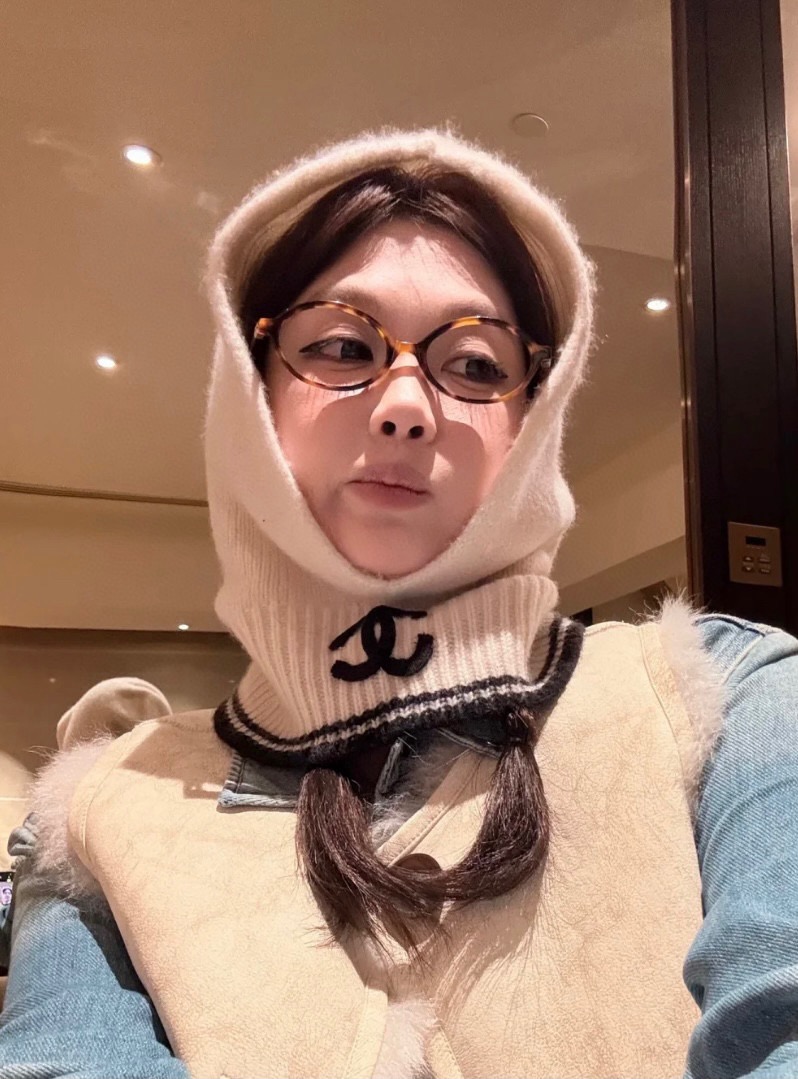 ✨✨小香独家牛货🐂【小香针织围脖连帽】‼️是围脖，又是帽子，加厚纯羊绒非常舒适温暖，一次满足您多种保暖用途，低调奢华，全