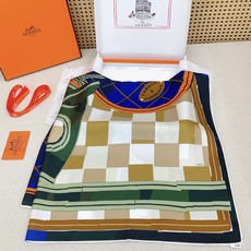 ✨✨【18姆米 双面同色】H**S真丝新款🆕👏👏买了都说好看‼️推荐💕【格纹马面罩 90】真丝方巾,顶级工艺超值‼️专 ✨✨【18姆米 双面同色】H**S真丝新款🆕👏👏买了都说好看‼️推荐💕【格纹马面罩 90】真丝方巾,顶级工艺超值‼️专