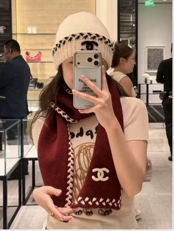 ✨✨【围巾款】▪小香难得一见的针织单品，温柔配色，超级迷恋❗️气质低调恬静又不失优雅❗️重点推荐❗️一秒心动啊！！！高级